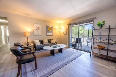 Main picture of Oaks Condominiums