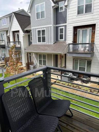 Main picture of 700 James Ave