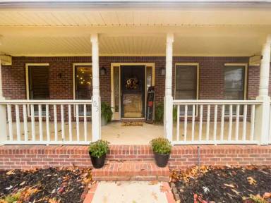 Main picture of 103 Cheyenne Trl