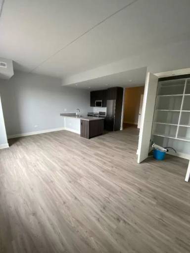 Main picture of 310 W Division St