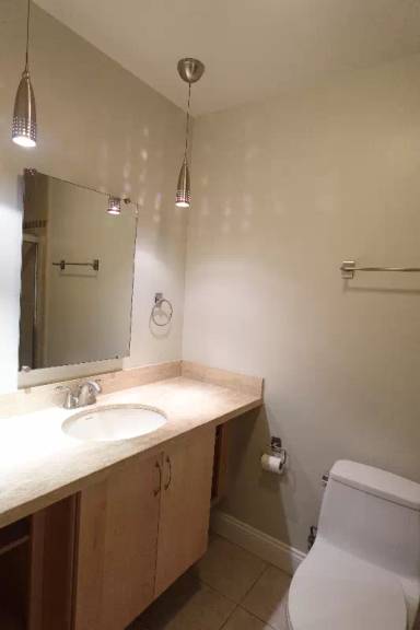Main picture of 410 N Civic Dr