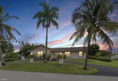 Main picture of 17201 SW 84th Ave