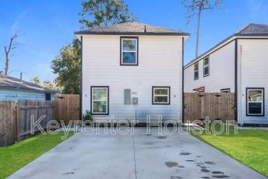 Main picture of 7934 Way St