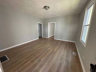 Main picture of 1109 Hanover St
