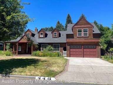 Main picture of 449 NW State St