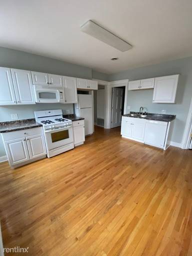 Main picture of 2863 W Fullerton Ave