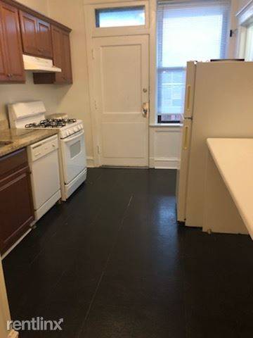 Main picture of 858 W Lawrence Ave
