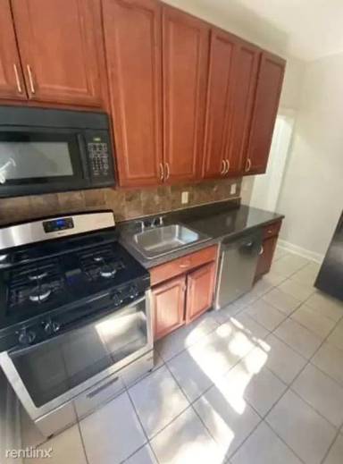 Main picture of 1062 W Side Ave