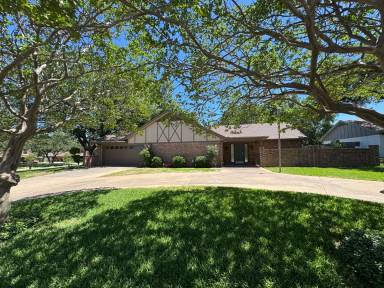 Main picture of 1000 Berkley Dr