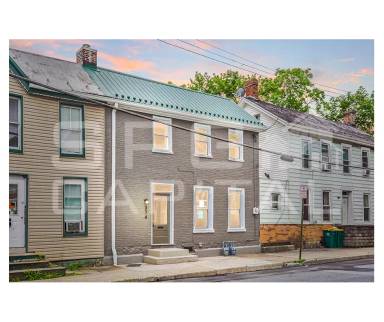 Main picture of 374 Lincoln Way E