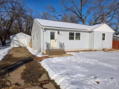 Main picture of 6813 Urbandale Ave