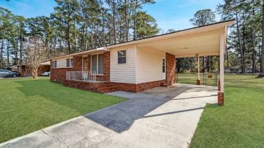 Main picture of 201 E Myrtle St