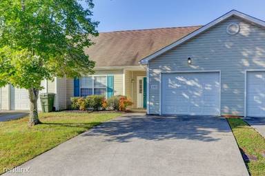 Main picture of 933 Brittany Deanne Ln