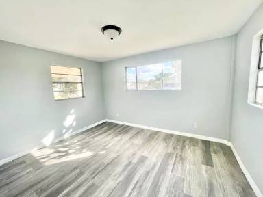 Main picture of 104 W Stuart Ave