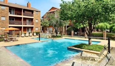 Main picture of 1111 Honeysuckle Way