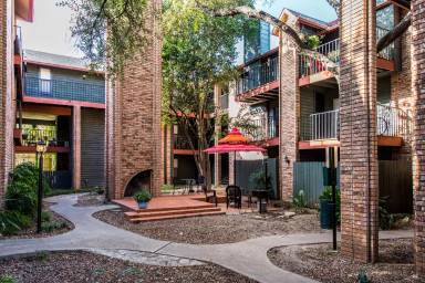 Main picture of 2406 Bluebonnet Ln