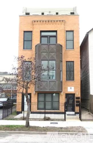 Main picture of 2909 N Ashland Ave