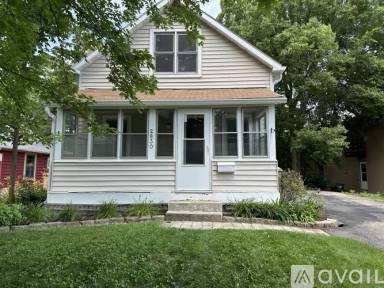 Main picture of 2830 Barlow St