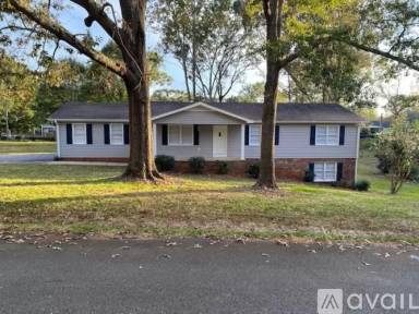 Main picture of 111 Maria Ln
