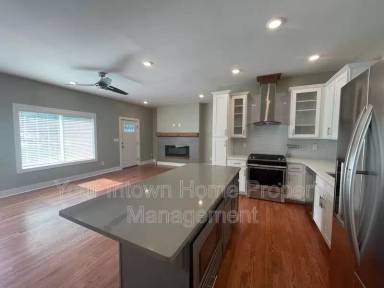 Main picture of 797 Brownwood Ave SE