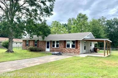 Main picture of 15 Linda Ln