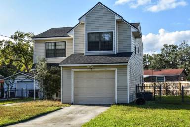 Main picture of 8140 Wakefield Ave