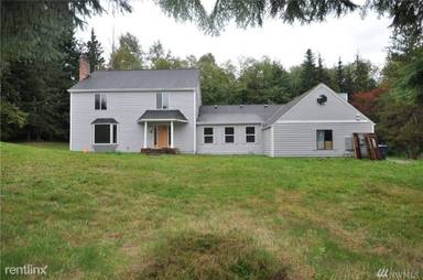 Main picture of 9110 42nd St NE