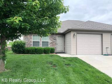 Main picture of 106 SW Rose Garden Ln