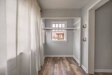 Main picture of 409 E Bridge St