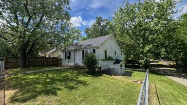 Main picture of 2000 Thomas Ave