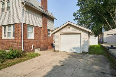 Main picture of 1496 Huguelet St