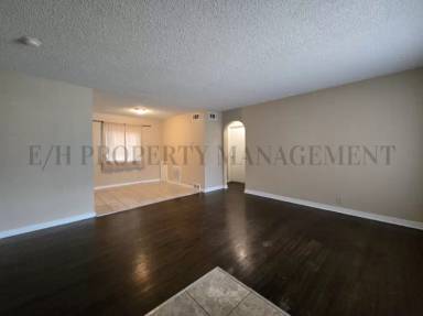 Main picture of 2338 N Poplar St