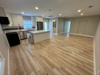 Main picture of 329 E 25th St