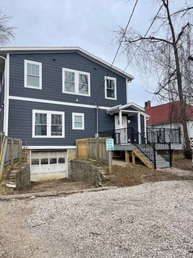 Main picture of 426 E 10th St