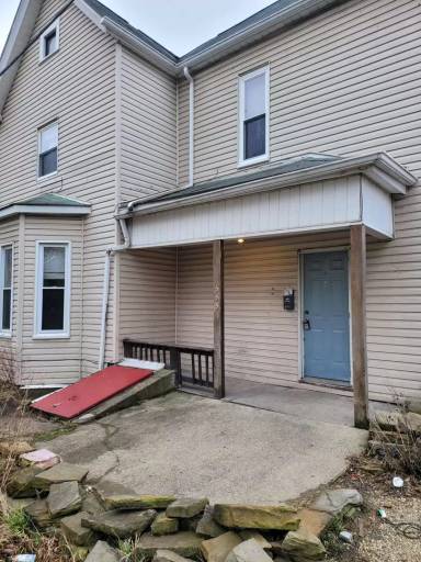 Main picture of 555 W Hallam Ave