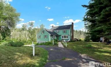 Main picture of 15 Lenora Dr