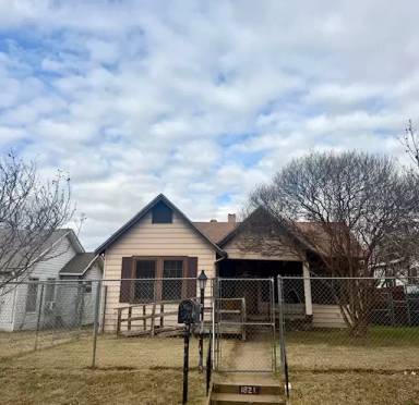 Main picture of 1821 Algonquin St