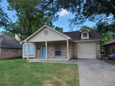 Main picture of 2323 Macon St