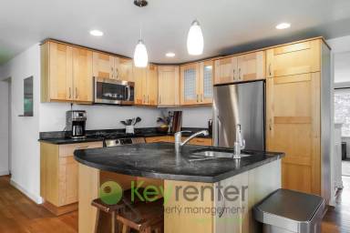 Main picture of 4011 48th Ave SW