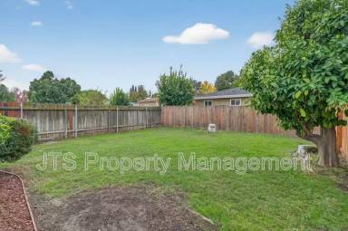 Main picture of 728 Clipper Way