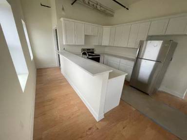 Main picture of 883 Broadway