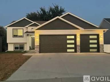 Main picture of 1885 Lusitano St