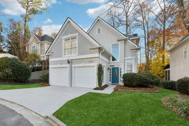Main picture of 2230 Lenox Walk NE