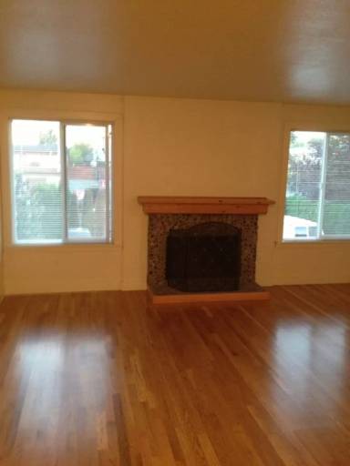 Main picture of 2801 N Ainsworth St