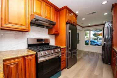 Main picture of 1099 Bradford Dr