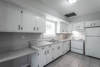 Main picture of 2910-2914 Williamsburg Ln 4plex