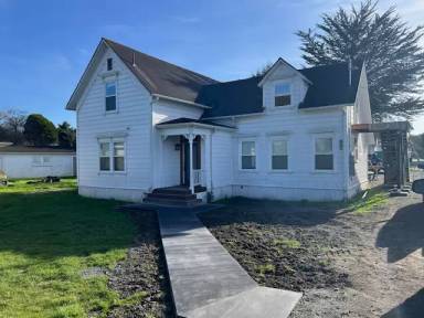 Main picture of 3353 Spear Ave