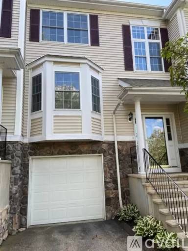 Main picture of 2002 Larson Dr