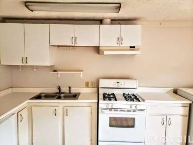 Main picture of 7493 Rowena St