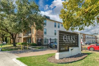 Main picture of The Oaks At Live Oak